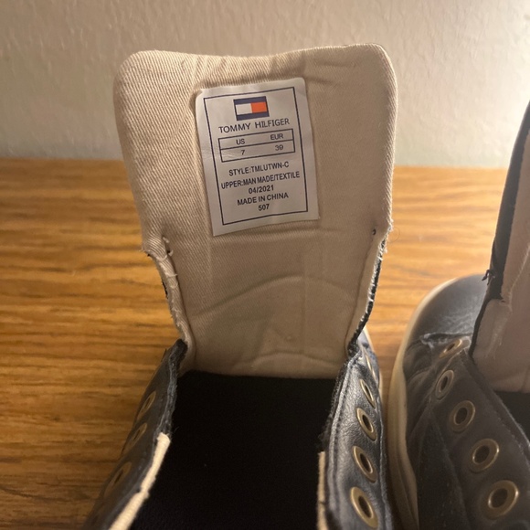 Tommy Hilfiger shoes (good condition) - Picture 4 of 5